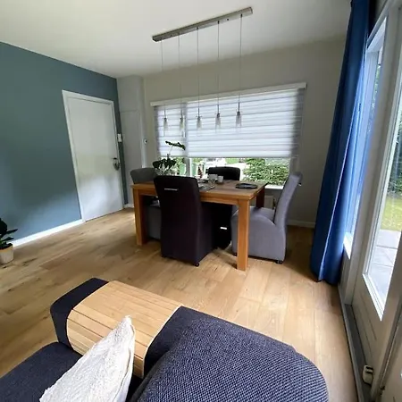 Gezellig Vrijstaand In Bosrijke Omgeving 度假居