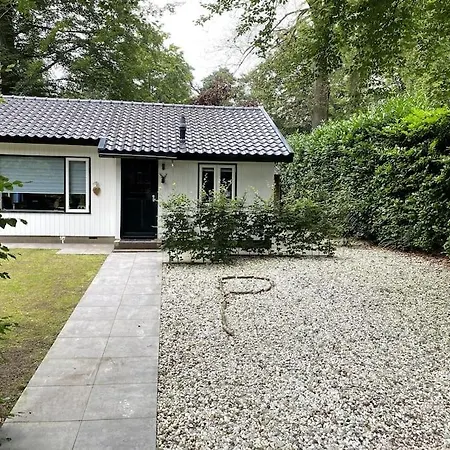 Gezellig Vrijstaand In Bosrijke Omgeving 度假居
